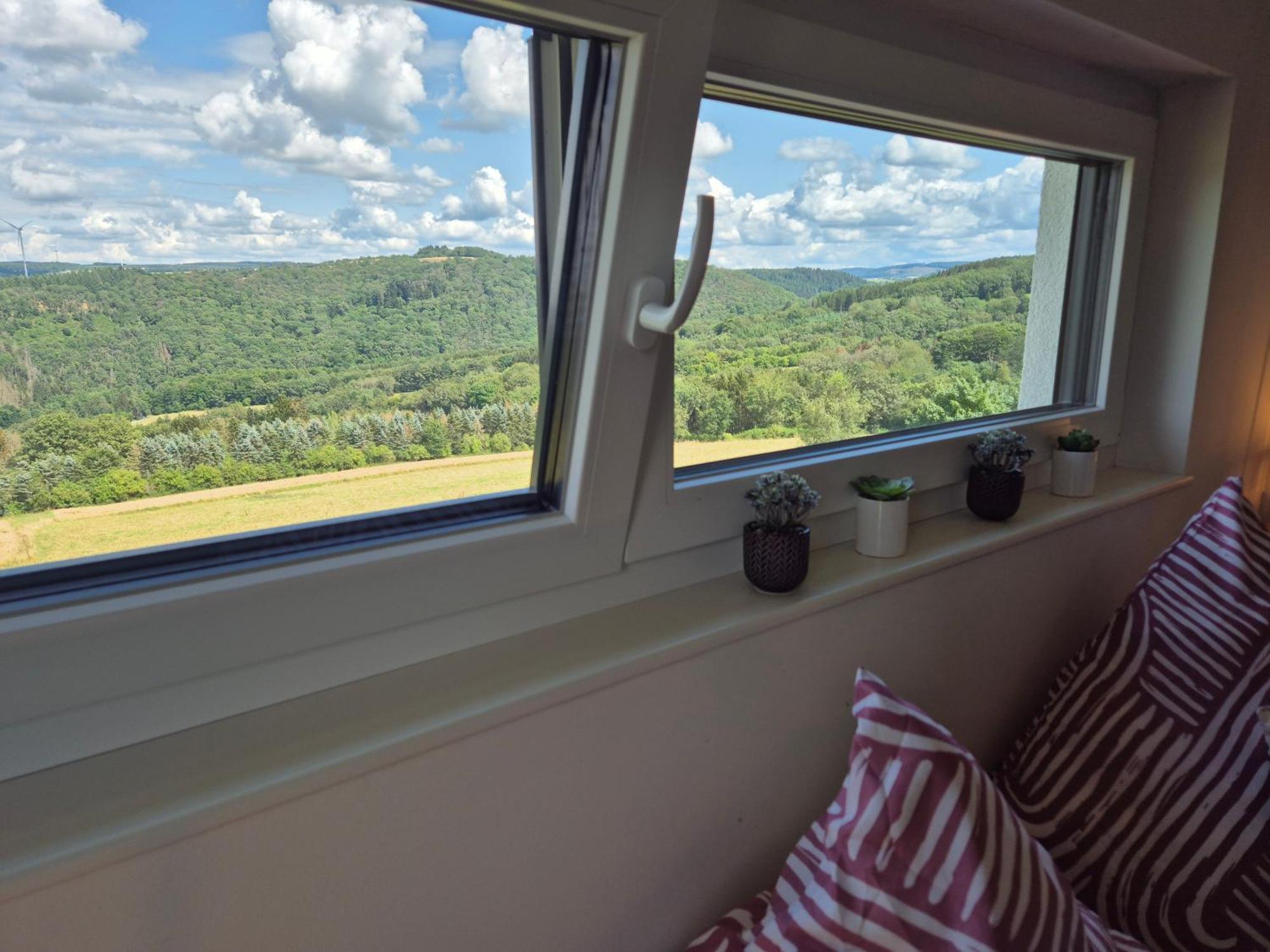 Serenity Vista Retreat Bnb Bescheid Exterior photo