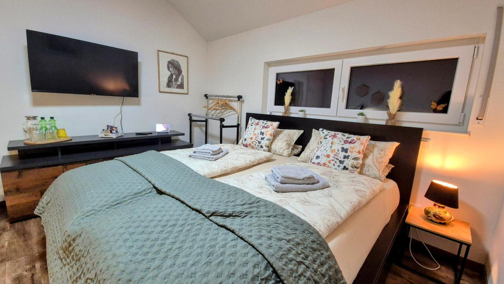 Serenity Vista Retreat Bnb Bescheid Exterior photo